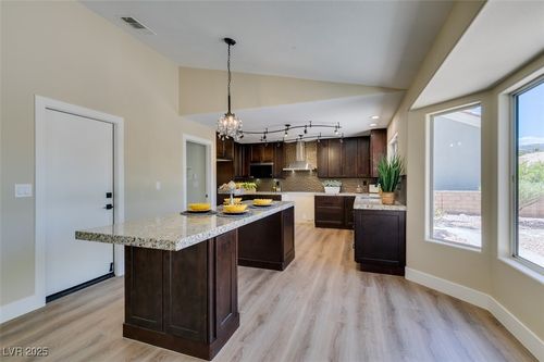 9800 Rosamond Dr, Las Vegas, NV, 89134-7509 | Card Image