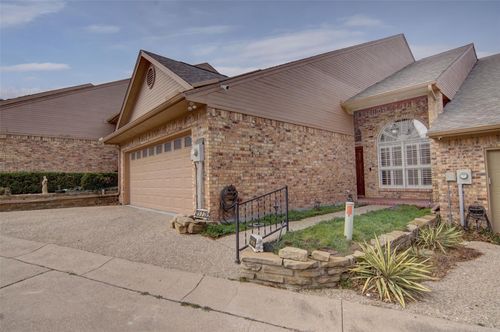 2122 Clear Lake Rd, Weatherford, TX, 76087-7984 | Card Image