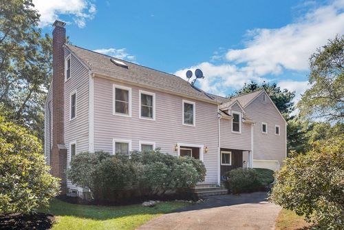9 Gennaro Cir, Wayland, MA, 01778-4437 | Card Image