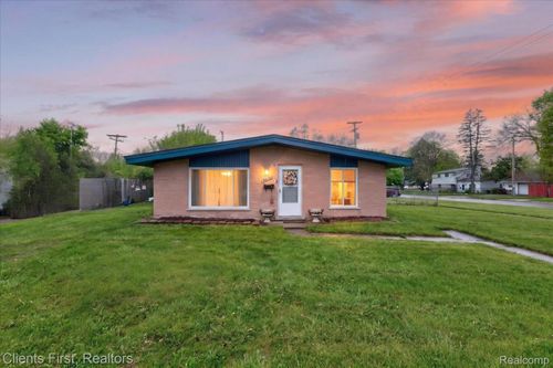 4616 Hayes St, Wayne, MI, 48184-2226 | Card Image