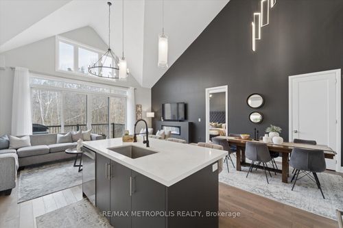 19 Vern Robertson Gate, Uxbridge, ON, L9P0R9 | Card Image