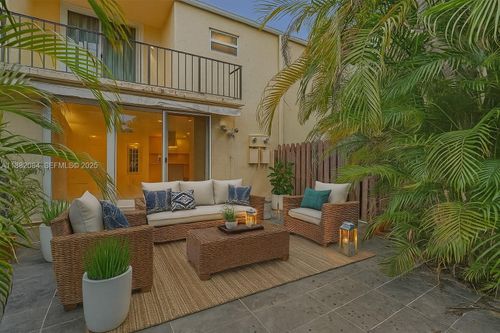 2220 Ne 11th St, Hallandale Beach, FL, 33009-2960 | Card Image