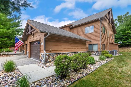 8-W4112 Vista Dr, Mauston, WI, 53948-9812 | Card Image