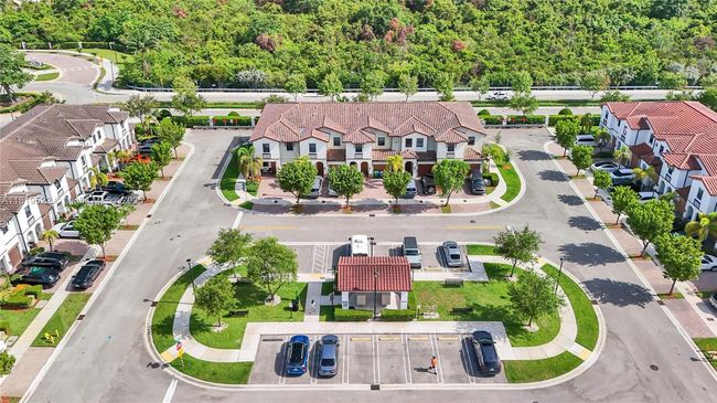 10380 Nw 88 Th Ter, Townhouse with 4 bedrooms, 3 bathrooms and null parking in Doral FL | Image 57