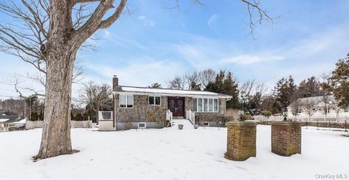 4225 Stars Rd, East Marion, NY, 11939-2004 | Card Image