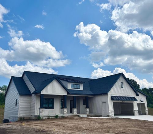 6640 Walnut Run Dr, Rockford, MI, 49341-7039 | Card Image