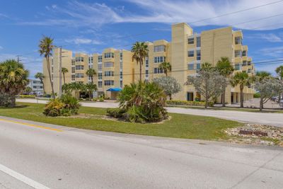 517 - 4700 Ocean Beach Boulevard, Condo with 2 bedrooms, 2 bathrooms and null parking in Cocoa Beach FL | Image 1