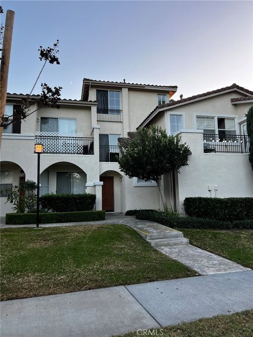 811 Larkridge, Irvine, CA, 92618-4015 | Card Image