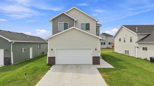 2587 Fulton Loop S, Fargo, ND, 58104-2901 | Card Image