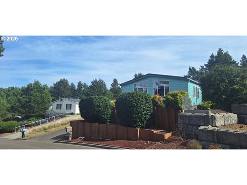 848 Wecoma Loop, Florence, OR, 97439-8949 | Card Image