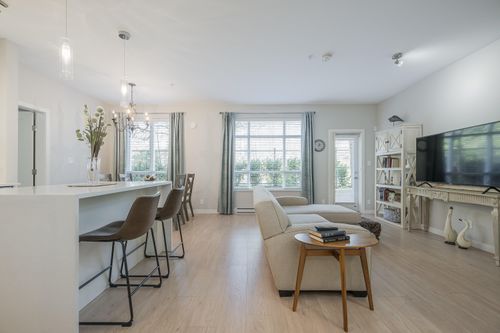 d109-20211 66 Ave, Langley, BC, V2Y0L4 | Card Image