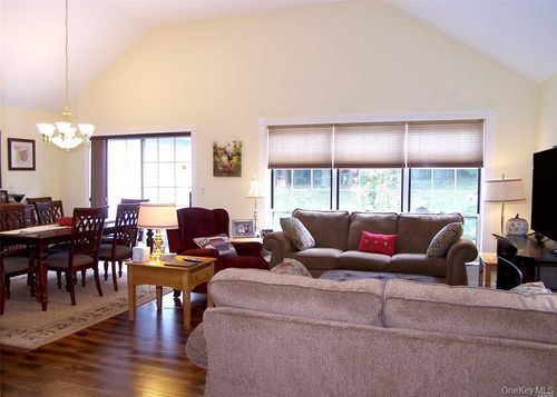 38 Huntingdale Way, Middle Island, NY, 11953-1933 | Card Image