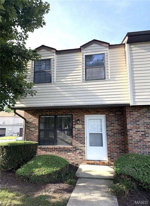 409 Donna Dr, O Fallon, IL, 62269-3410 | Card Image