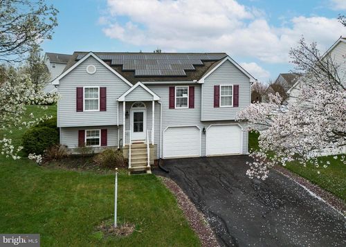 606 Butterfly Cir, DALLASTOWN, PA, 17313-9443 | Card Image