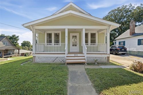 201 Perry St, Saint Charles, MO, 63301-3452 | Card Image