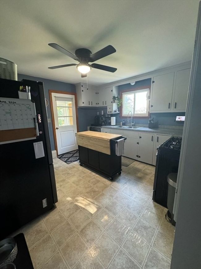 88 Baldwin St, House other with 3 bedrooms, 2 bathrooms and 4 parking in Fall River MA | Image 15