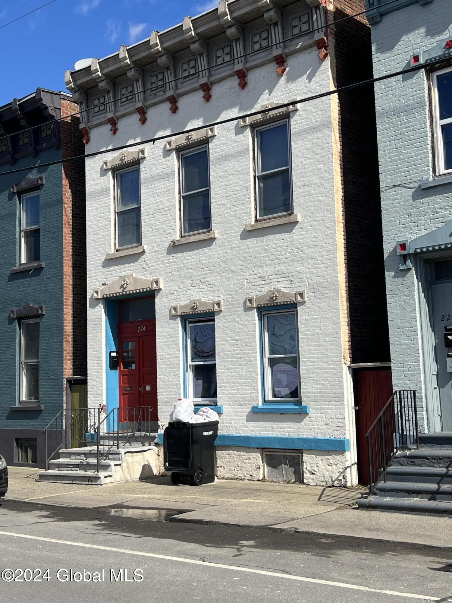 1st St, Troy, NY 12180