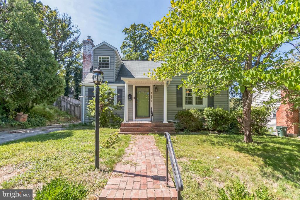 Mason St, District Heights, MD 20747