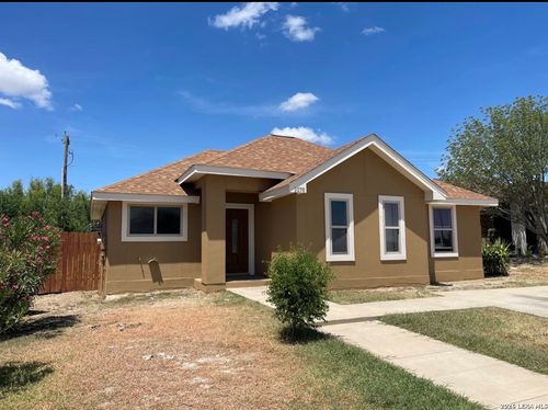 2075 Foxborough, Eagle Pass, TX, 78852-4392 | Card Image