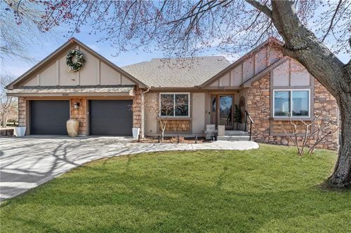 16152 150th St, Bonner Springs, KS, 66012-7215 | Card Image
