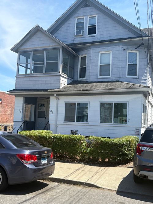 33 Jackson Ave, Bridgeport, CT, 06606-5562 | Card Image