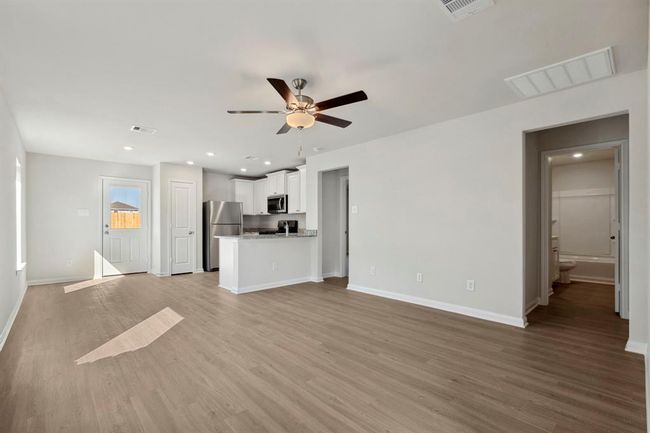 313 Grayson Baw Ln, House other with 3 bedrooms, 2 bathrooms and 2 parking in Waller TX | Image 4