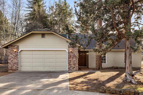1843 Se Moorwood Ct, Bend, OR, 97702-2301 | Card Image