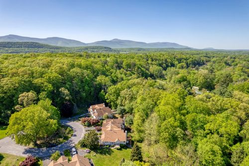 98 Red Maple Rd, Saugerties, NY, 12477-9326 | Card Image
