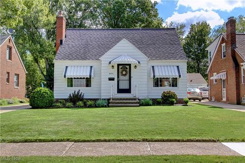 4291 W 215th St, Fairview Park, OH, 44126-1854 | Card Image