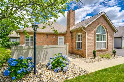 230 Whippoorwill Lane, Mansfield, OH, 44906 | Card Image