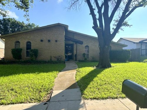 3406 Country Club Dr, Grand Prairie, TX, 75052-6227 | Card Image