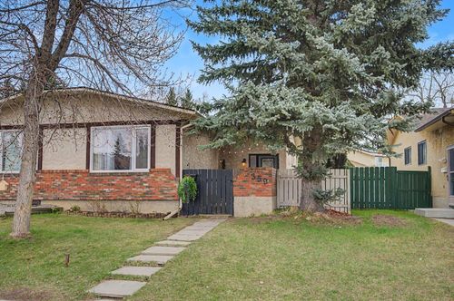359 Woodvale Cres Sw, Calgary, AB, T2W3L3 | Card Image