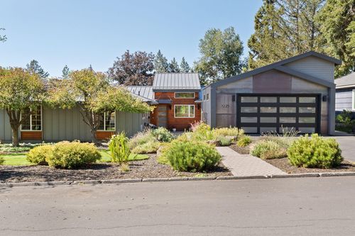 1225 Ne 9th St, Bend, OR, 97701-4440 | Card Image