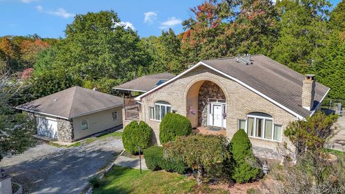 111 Sycamore Dr, New Windsor, NY, 12553-5958 | Card Image