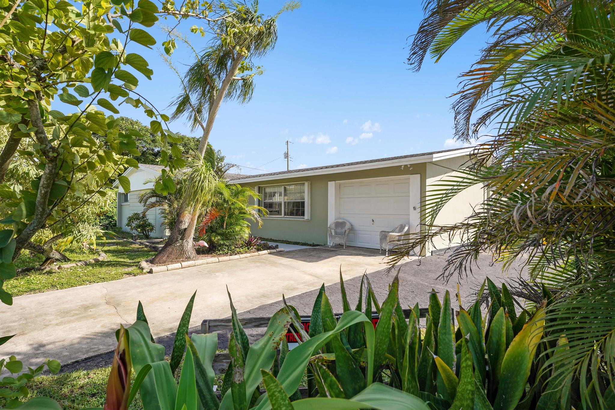 Collin Dr, West Palm Beach, FL 33406