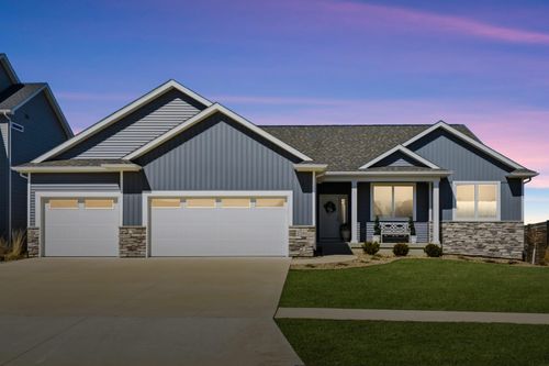 2709 Arbor Ridge Rd, Cedar Falls, IA, 50613-2379 | Card Image