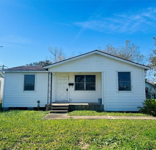 411 N Parrish St, Angleton, TX, 77515-5511 | Card Image