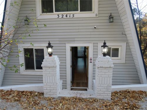 32415 Scandia Dr, Running Springs, CA, 92382-7518 | Card Image