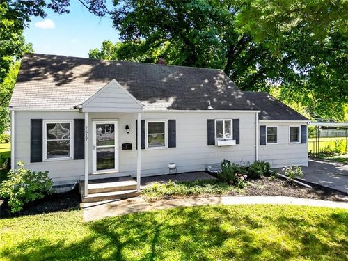 7617 W 63rd Ter, Overland Park, KS, 66202-3804 | Card Image