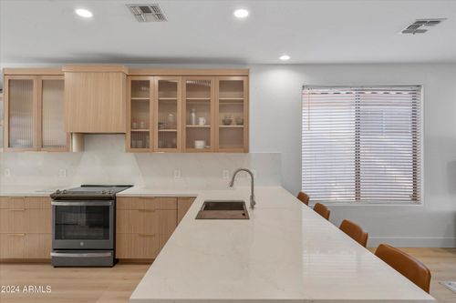 1084 E Susan Ln, Tempe, AZ, 85288-1699 | Card Image