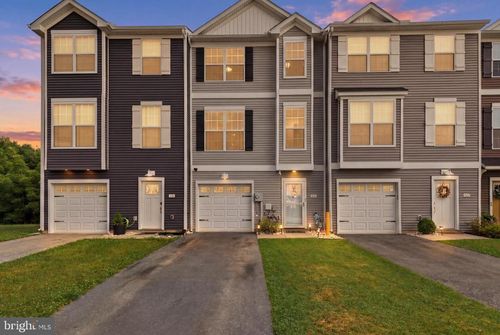 521 Charles Ave, HANOVER, PA, 17331-3389 | Card Image