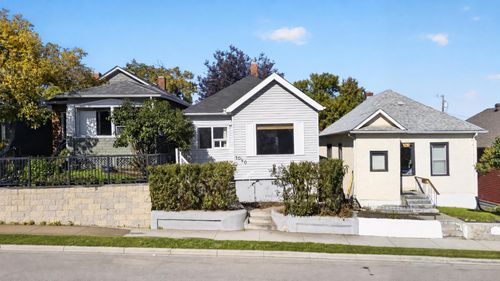 1040 19 Ave Se, Calgary, AB, T2G1M2 | Card Image