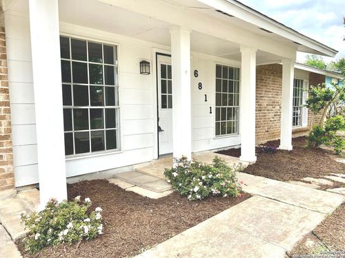 6811 Spring Manor St, San Antonio, TX, 78249-2937 | Card Image