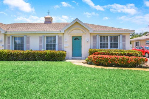 527 W Jasmine Dr, Lake Park, FL, 33403-2213 | Card Image