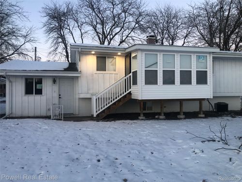 1735 Beacon Dr, Saginaw, MI, 48602-1011 | Card Image