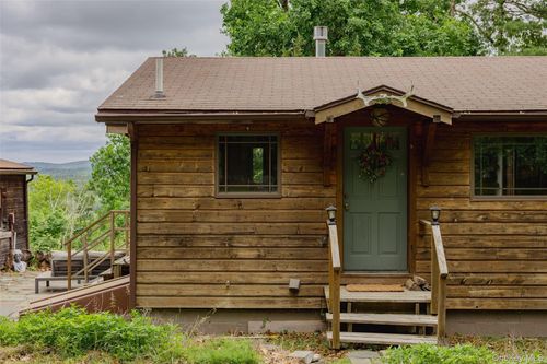 28 Heath Rd, Kingston, NY, 12401-7704 | Card Image