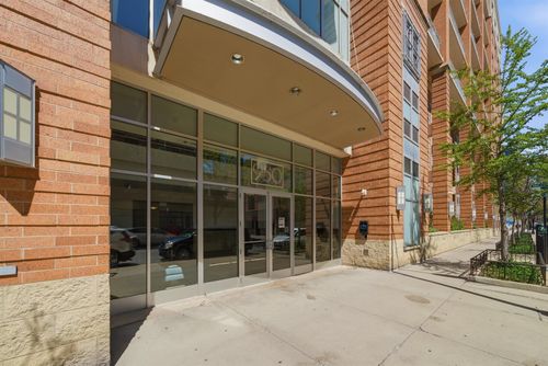 710-950 W Monroe St, Chicago, IL, 60607-2985 | Card Image
