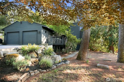201 E Country Club Dr, Allyn, WA, 98524-8759 | Card Image