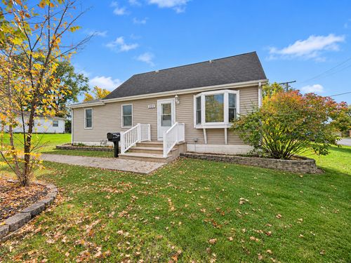 9 Washington St, Round Lake Park, IL, 60073-3071 | Card Image