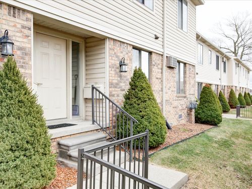 apt-9-1700 River Rd, Marysville, MI, 48040-2000 | Card Image